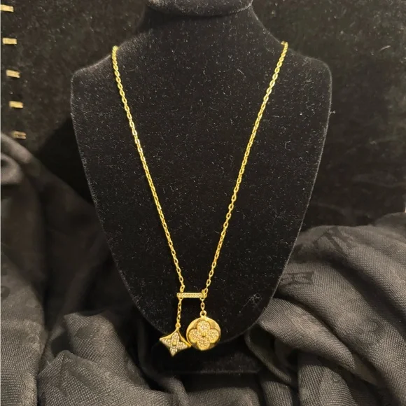 Louis Vuitton Star Logo Gold Crystal Pendant Necklace - Picture 1 of 4